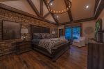 River Joy Lodge: Master Bedroom